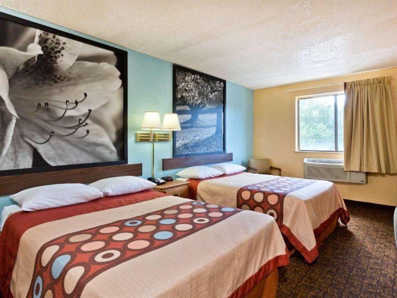 Super 8 By Wyndham Lexington Park/California Area Hotel Exterior foto