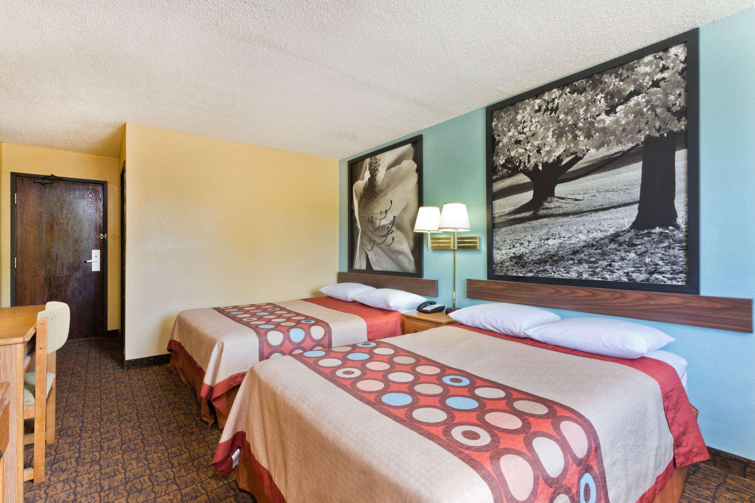 Super 8 By Wyndham Lexington Park/California Area Hotel Exterior foto