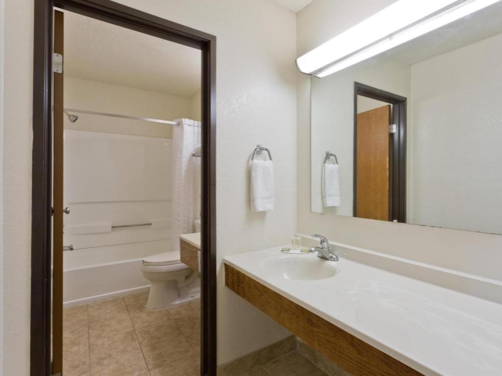 Super 8 By Wyndham Lexington Park/California Area Hotel Exterior foto